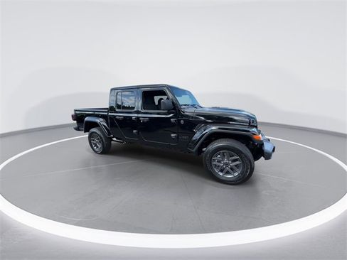 New 2025 Jeep Gladiator Sport image 2