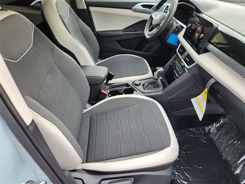 New 2025 Volkswagen Taos SE image 14