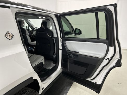 Used 2023 Rivian R1S Adventure AWD/4WD image 19