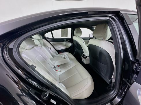 Used 2025 Genesis G70 2.5T RWD image 29