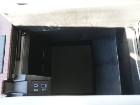Used 2023 Toyota Sienna XLE FWD image 41