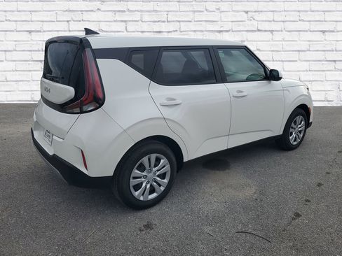 Used 2025 Kia Soul LX image 4