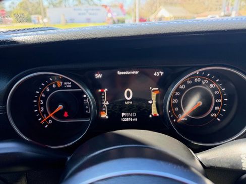 Used 2018 Jeep Wrangler Unlimited Sahara w/ LED Lighting Group image 16