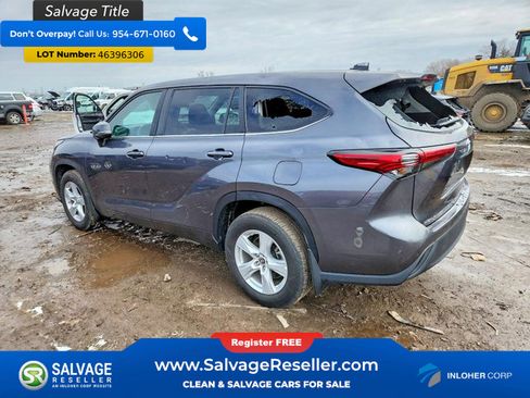 Used 2023 Toyota Highlander LE image 3