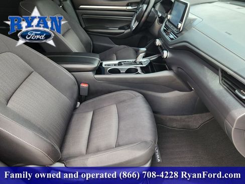 Used 2022 Nissan Altima 2.5 SV w/ SV Premium Package FWD image 10