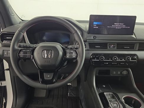 Used 2026 Honda Pilot Black Edition image 13