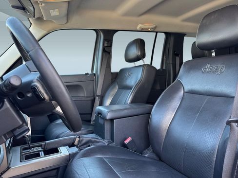 Used 2012 Jeep Liberty Limited Jet RWD image 5