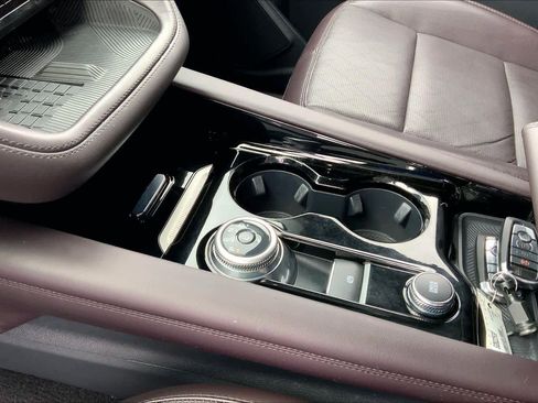 Certified 2025 Ford Explorer Platinum image 16