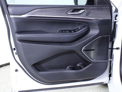 Used 2022 Jeep Grand Cherokee L Overland image 22