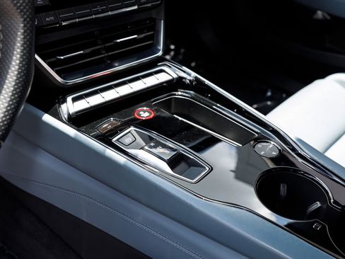 Used 2022 Audi RS e-tron GT w/ Carbon Performance Package AWD/4WD image 33
