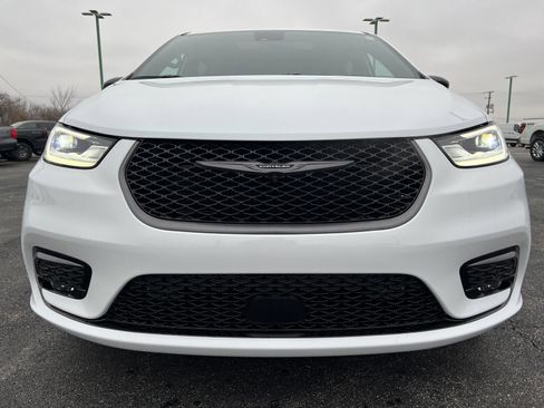 New 2026 Chrysler Pacifica Select image 13