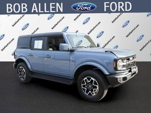 Used 2025 Ford Bronco Outer Banks AWD/4WD image 2