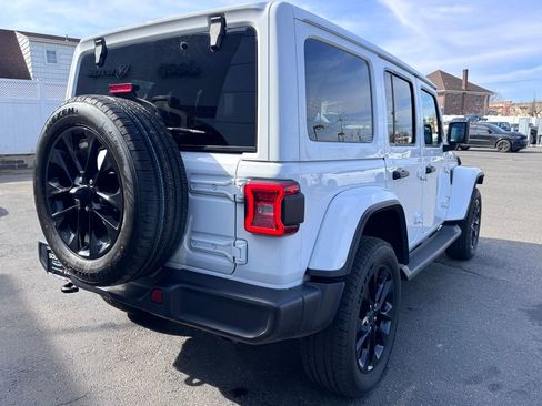 Used 2025 Jeep Wrangler Unlimited Sahara image 7