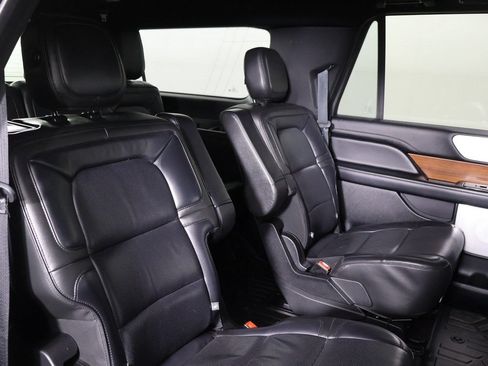 Used 2019 Lincoln Navigator L Reserve AWD/4WD image 38