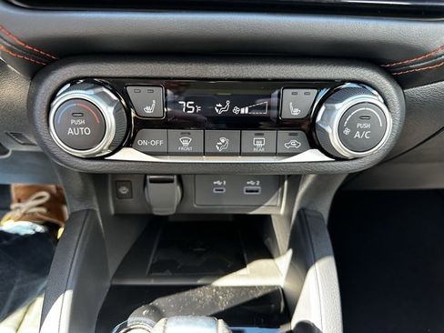 New 2025 Nissan Versa SR w/ Trunk Package image 26