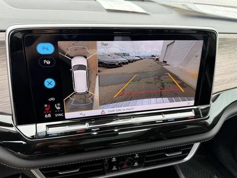 New 2025 Volkswagen Atlas SEL Premium R-Line image 25