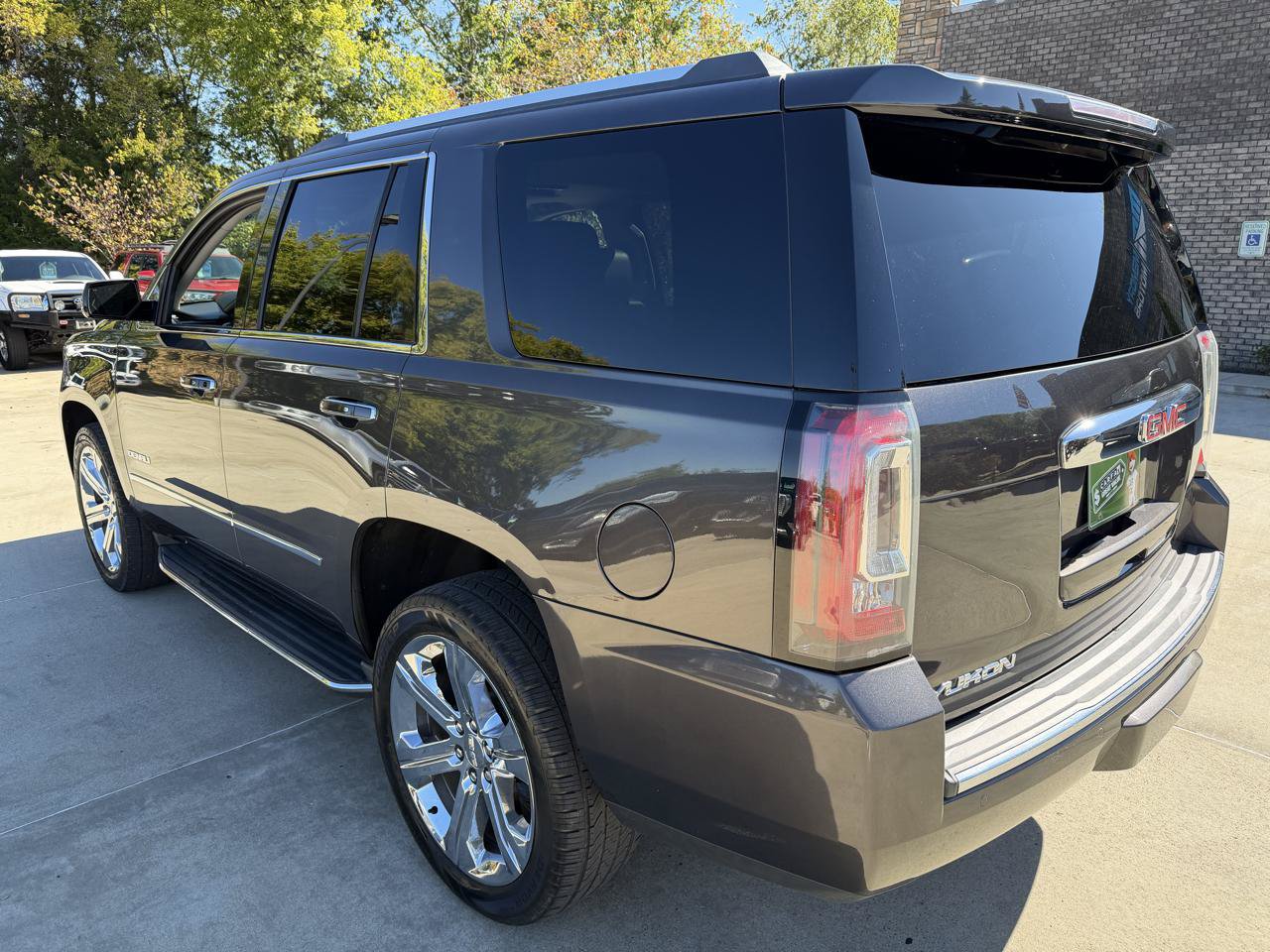 Used 2017 GMC Yukon Denali w/ Open Road Package AWD/4WD image 7