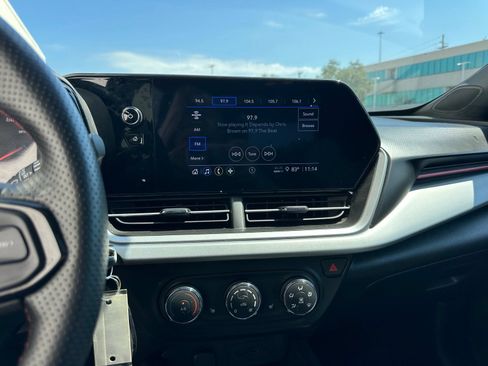 Used 2024 Chevrolet Trax RS w/ Sunroof Package FWD image 16
