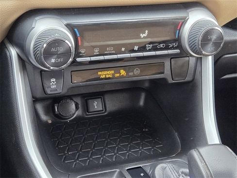 Used 2021 Toyota RAV4 LE image 21