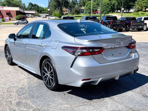 Used 2023 Toyota Camry SE FWD image 5