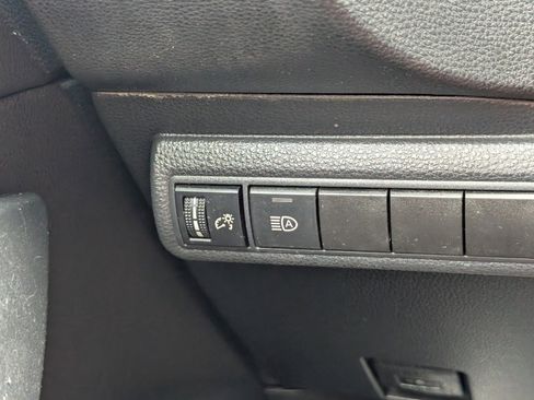 Used 2020 Toyota Corolla LE image 28