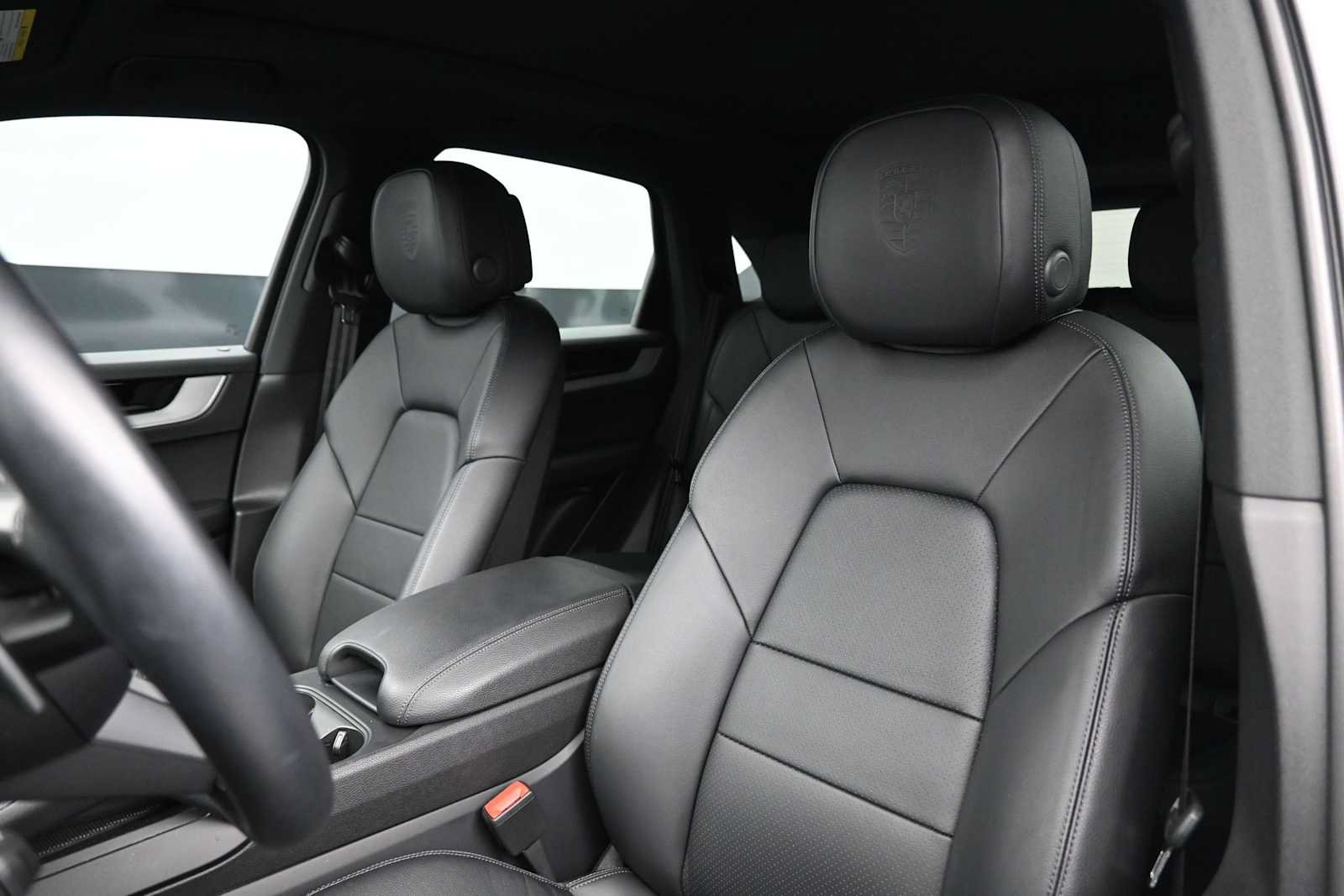 Certified 2024 Porsche Cayenne AWD/4WD image 5