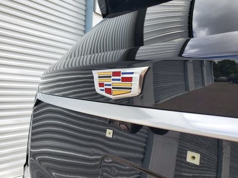 Used 2025 Cadillac XT6 Sport w/ Platinum Package AWD/4WD image 6