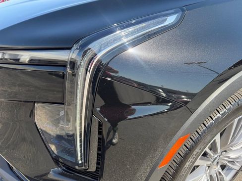 Used 2024 Cadillac XT4 Premium Luxury FWD image 12
