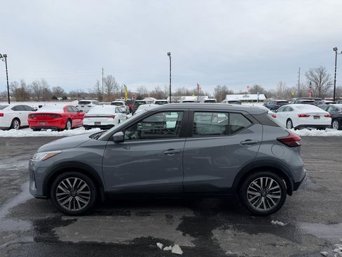 Used 2021 Nissan Kicks SV image 8