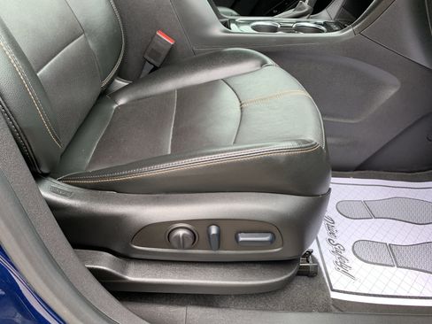 Used 2022 Chevrolet Equinox Premier FWD image 36