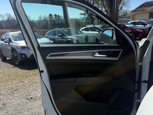 Used 2018 Volkswagen Atlas SE image 12