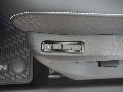 New 2026 Volkswagen Tiguan SEL R-Line AWD/4WD image 9