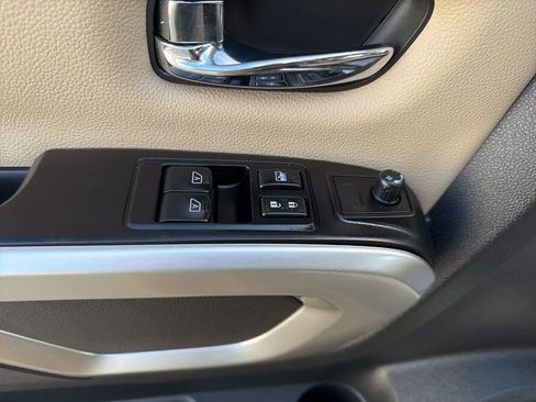 Used 2017 Nissan Titan SV AWD/4WD image 23