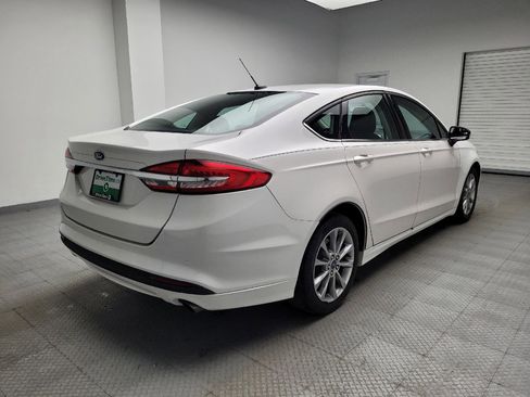 Used 2017 Ford Fusion SE w/ Fusion SE Technology Package FWD image 10