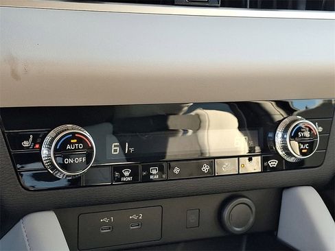 New 2025 Mitsubishi Outlander SE image 8