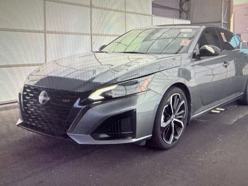 Used 2024 Nissan Altima 2.5 SR FWD image 3
