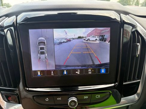 Used 2023 Chevrolet Traverse LT w/ Rear Camera Mirror Package AWD/4WD image 28