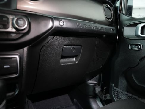 Used 2020 Jeep Wrangler Sport image 42