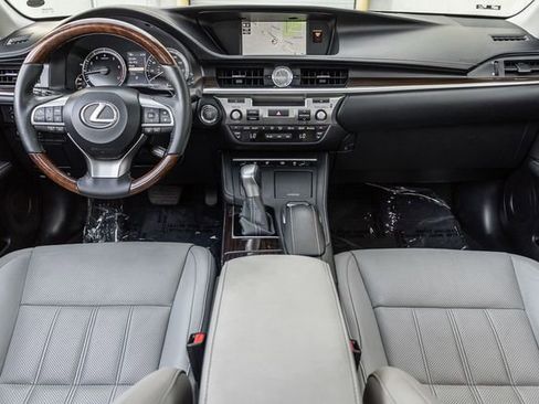 Used 2017 Lexus ES 350 350 w/ Luxury Package image 6