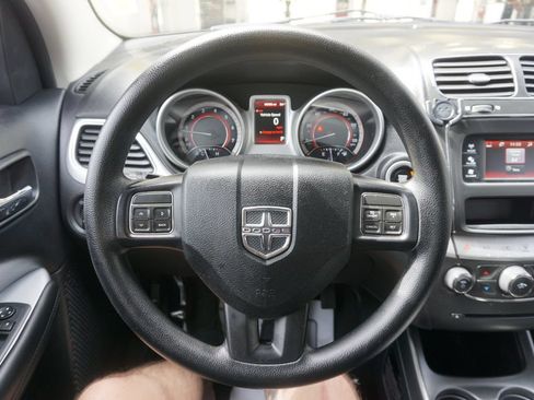 Used 2017 Dodge Journey SXT w/ Comfort/Convenience Group AWD/4WD image 3