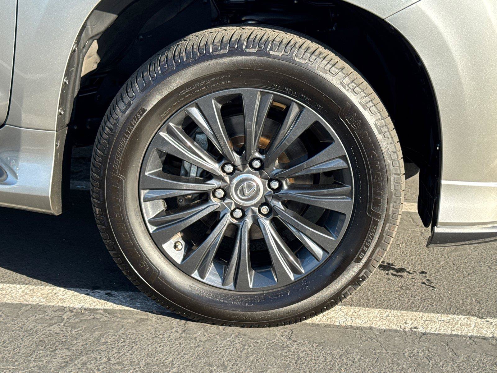 Used 2023 Lexus GX 460 Luxury w/ Sport Design Package AWD/4WD image 6