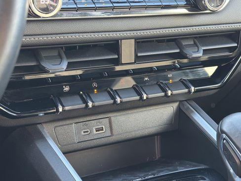 Used 2023 Chevrolet Colorado LT w/ LT Convenience Package II image 21