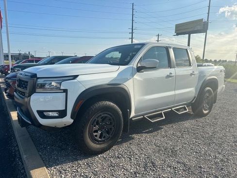 Certified 2025 Nissan Frontier PRO-4X AWD/4WD image 1
