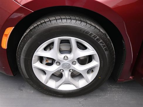 Used 2017 Chrysler Pacifica Touring-L w/ Tire & Wheel Group image 18