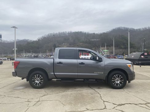 Used 2024 Nissan Titan SV w/ SV Convenience Package image 39