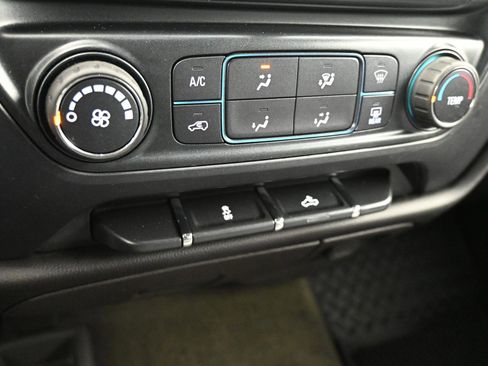 Used 2018 Chevrolet Silverado 1500 Custom w/ Custom Value Package image 21