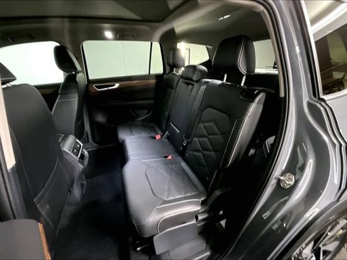 Used 2025 Volkswagen Atlas SE image 21