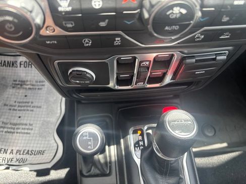 Used 2023 Jeep Gladiator Sport AWD/4WD image 31