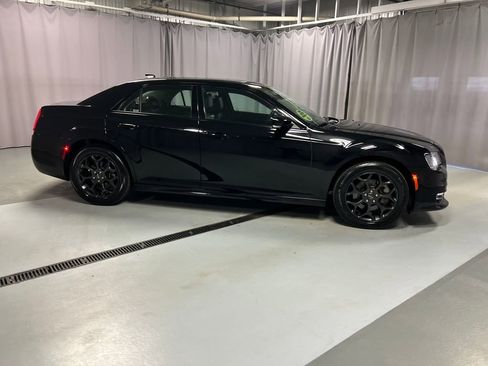 Used 2023 Chrysler 300 Touring L w/ Popular Equipment Group image 8