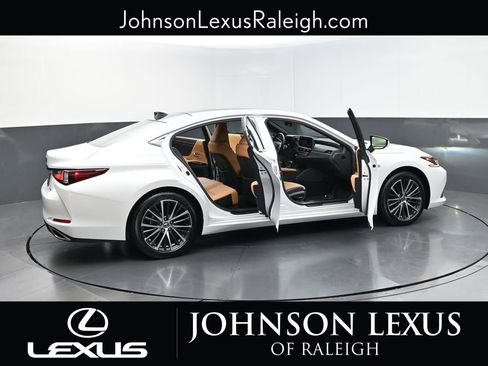 Used 2025 Lexus ES 350 w/ Premium Package FWD image 31